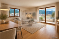 05_Helles skandinavisches Wohnzimmer mit Bergblick(4)